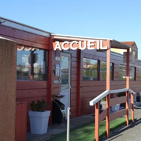 Acajou Hotel *